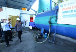 Kapolri Tinjau Pabrik Minyak Goreng Pastikan Ketersediaan Barang & Harga Sesuai HET