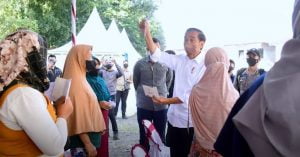 Kunker Presiden di Cirebon, Resmikan Jalan Tol Hingga Berikan BLT Migor