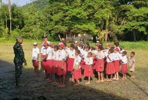 Bentuk Karakter Anak Papua, Yonif 126/KC Bina Siswa SD di Pegunungan