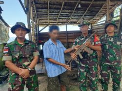 Tepat di HUT ke-77 TNI , Satgas Yonarmed 1 Kostrad Terima 3 Pucuk Senpi Rakitan dan Amunisi