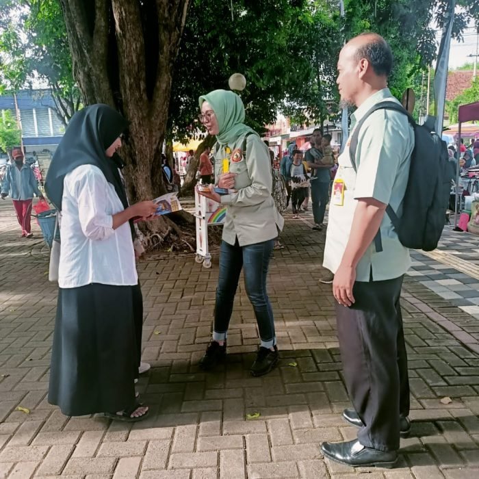 Hadir di Lokasi Car Free Day, Personel SKCK Polresta Banyuwangi Gelar Edukasi