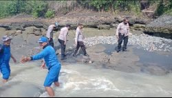 Kapolres Tabanan Pimpin Pencarian Korban Hanyut Terbawa Arus Sungai Yeh Ho.