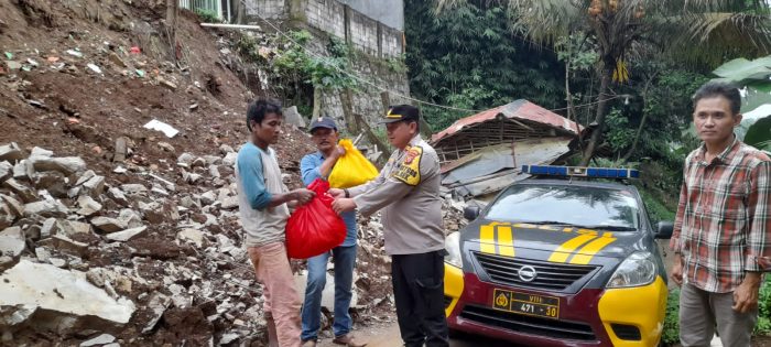 Longsor di Dramaga, Rumah Murki Ambruk dengan Kerugian Capai Rp 30 Juta