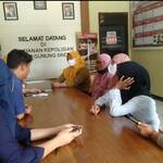 Viral, Kaum Ibu di Gunung Sindur