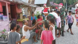 Penuh Kasih Natal, Pasukan Ajusta Hangatkan Suasana ‘Camp Pengungsian’ Warga Kariu