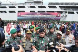 Panglima TNI Lepas Yonif 721/Makassau dan Yonif 623/Bhakti Wira Utama ke Operasi Pamtas RI-PNG