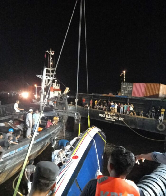 Bakamla RI Bantu Evakuasi Korban Kapal SB Evelin Calisca 01