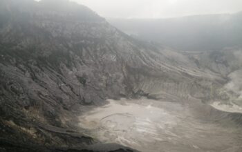 Gunung Aktif di Jabar Menggeliat: Ini Imbauan Resmi untuk Warga