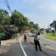 Respon Cepat Polsek Malangbong Bersihkan Tumpahan Solar di Tanjakan Citeras